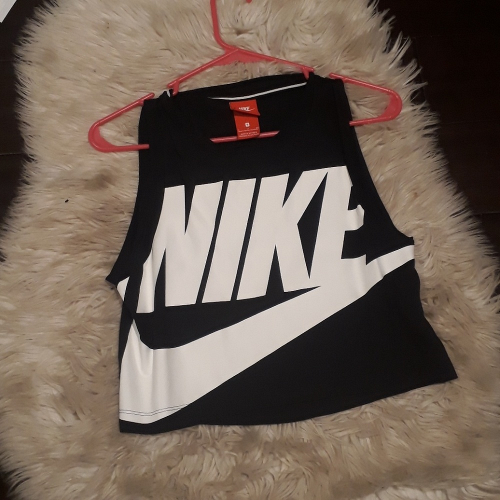 Nike tank top size small